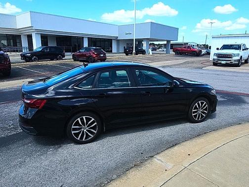 2025 Volkswagen Jetta 1.5T SE