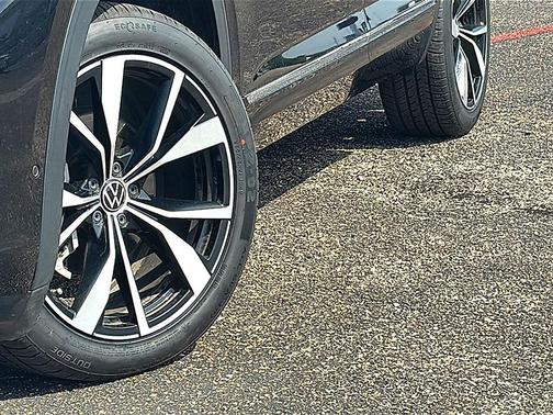 black 2024 Volkswagen Atlas 2.0T SEL Premium R-Line 4MOTION