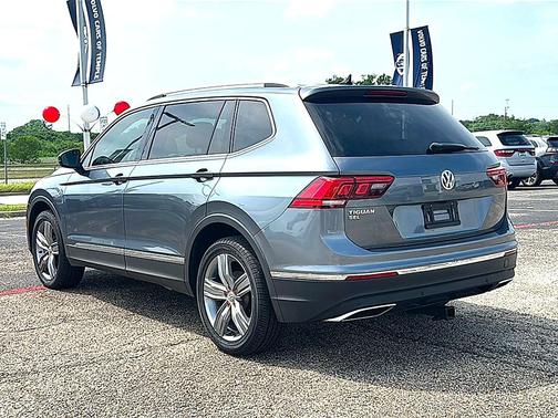 Platinum Gray Metallic 2021 Volkswagen Tiguan 2.0T SEL