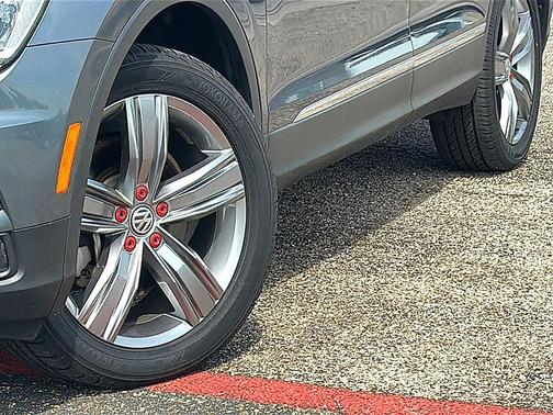 Platinum Gray Metallic 2021 Volkswagen Tiguan 2.0T SEL