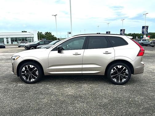 Bright Dusk Metallic 2026 Volvo XC60 B5 Plus