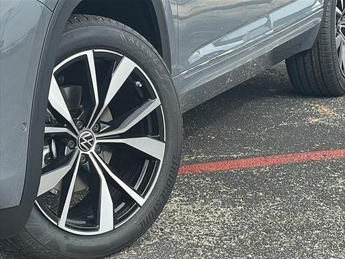 2025 Volkswagen Atlas 2.0T SEL Premium R-Line 4MOTION