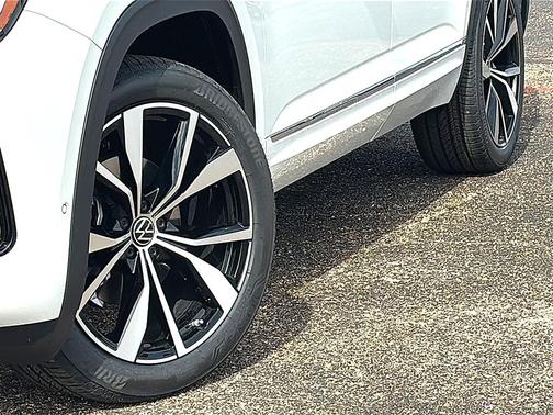 Opal White Pearl 2026 Volkswagen Atlas 2.0T SEL Premium R-Line 4MOTION