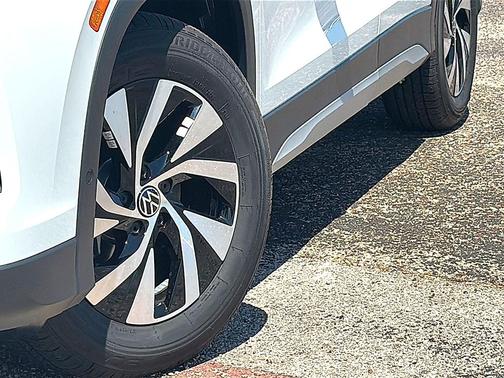 Pure White 2025 Volkswagen Tiguan 2.0T S