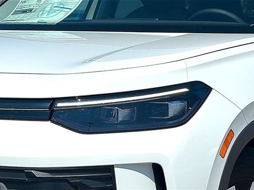 Pure White 2025 Volkswagen Tiguan 2.0T S
