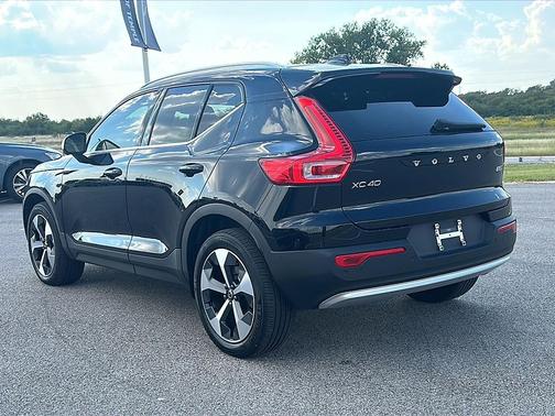2023 Volvo XC40 B5 Plus Bright Theme