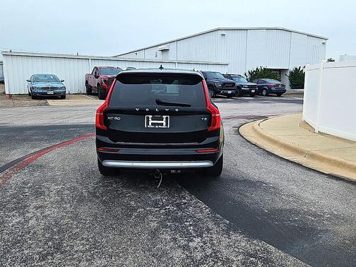 Onyx Black Metallic 2022 Volvo XC90 T5 Momentum