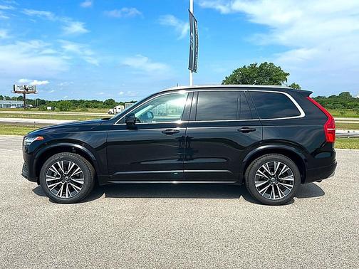 Onyx Black Metallic 2022 Volvo XC90 T5 Momentum