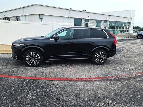 Onyx Black Metallic 2022 Volvo XC90 T5 Momentum