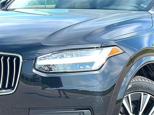 Onyx Black Metallic 2022 Volvo XC90 T5 Momentum