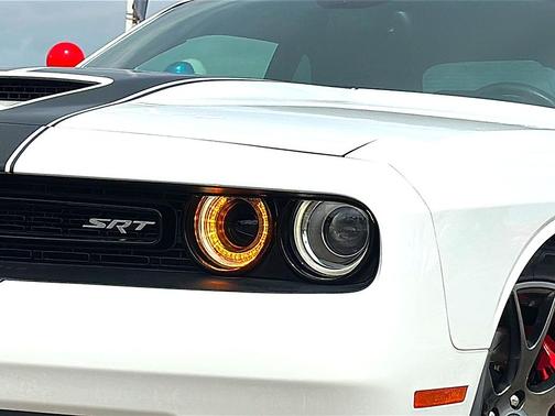 Bright White Clearcoat 2016 Dodge Challenger SRT 392