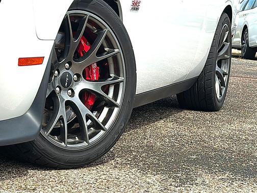 Bright White Clearcoat 2016 Dodge Challenger SRT 392