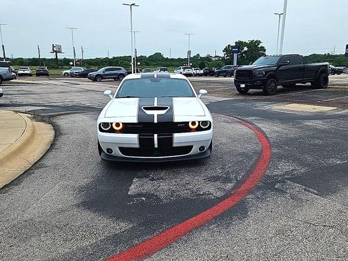 Bright White Clearcoat 2016 Dodge Challenger SRT 392