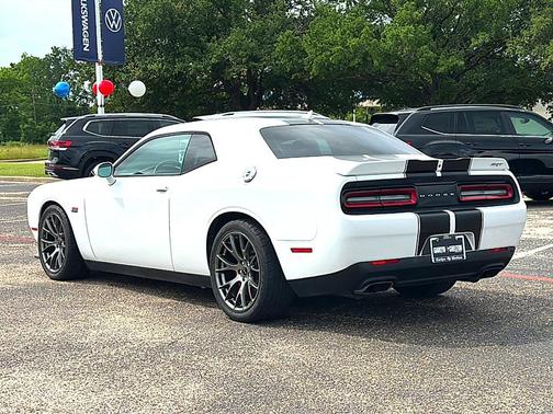Bright White Clearcoat 2016 Dodge Challenger SRT 392