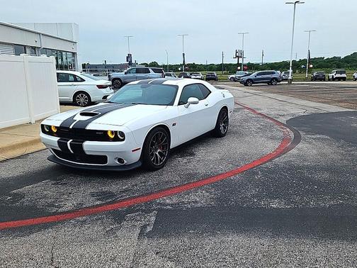Bright White Clearcoat 2016 Dodge Challenger SRT 392