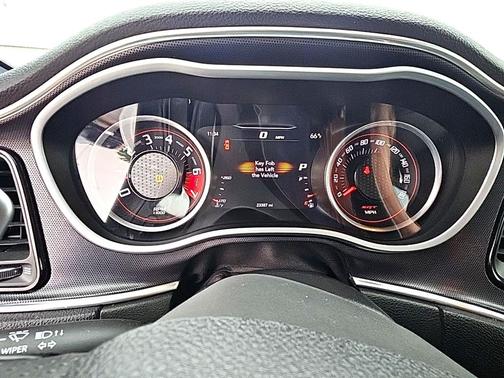 Bright White Clearcoat 2016 Dodge Challenger SRT 392