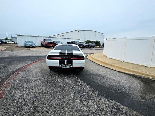 Bright White Clearcoat 2016 Dodge Challenger SRT 392