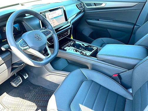 2024 Volkswagen Atlas Cross Sport 2.0T SEL