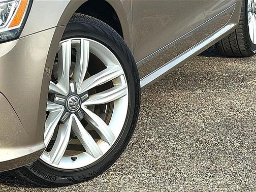 2017 Volkswagen Passat 1.8T SEL Premium
