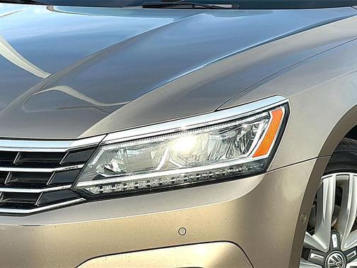 2017 Volkswagen Passat 1.8T SEL Premium