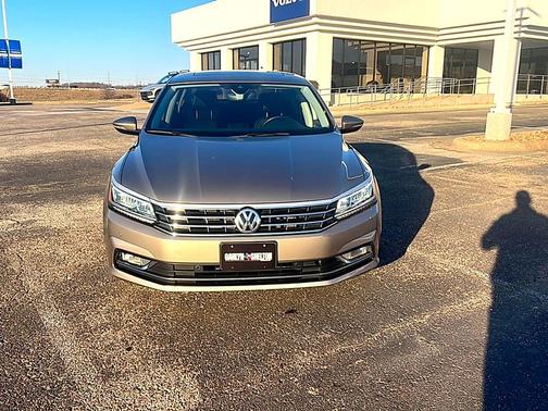 2017 Volkswagen Passat 1.8T SEL Premium