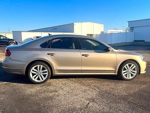 2017 Volkswagen Passat 1.8T SEL Premium