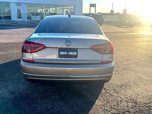 2017 Volkswagen Passat 1.8T SEL Premium
