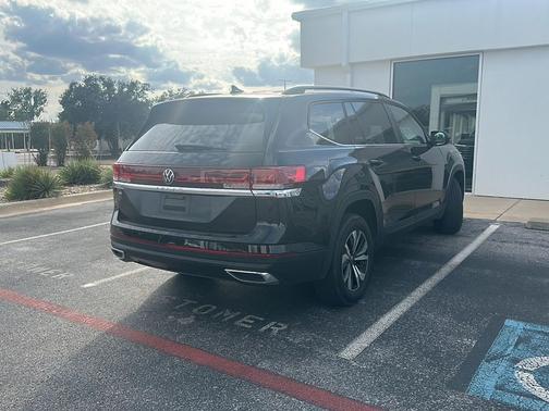 2024 Volkswagen Atlas 2.0T SE