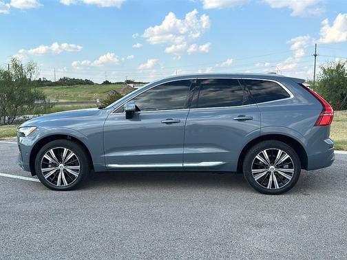 2023 Volvo XC60 B5 Plus Bright Theme