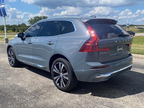 2023 Volvo XC60 B5 Plus Bright Theme