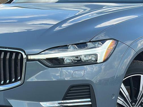 2023 Volvo XC60 B5 Plus Bright Theme
