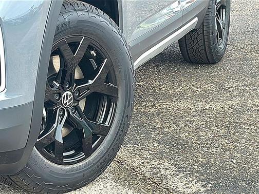 Pure Gray 2026 Volkswagen Atlas Peak Edition