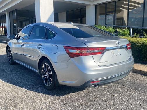 2018 Toyota Avalon XLE