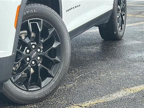 2024 Chevrolet Traverse LS