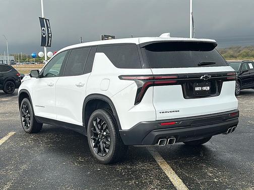 2024 Chevrolet Traverse LS