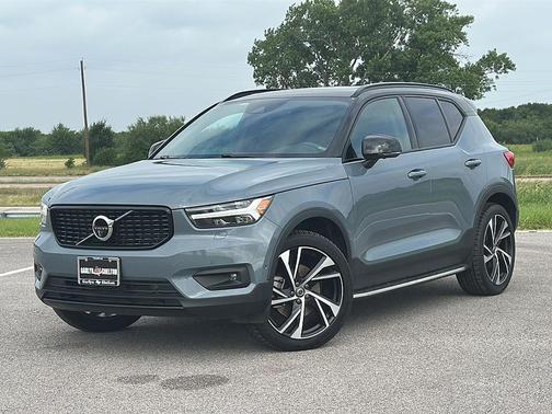 2022 Volvo XC40 T5 R-Design