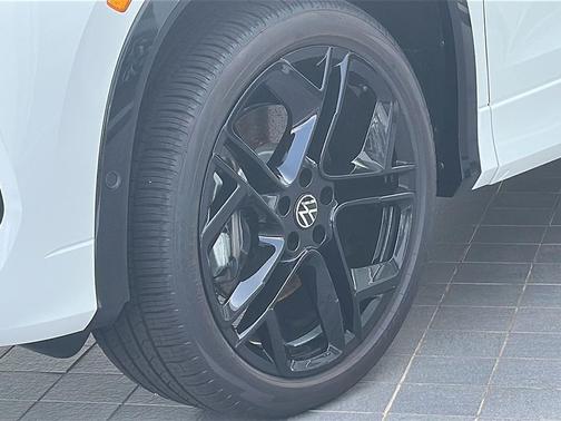 2025 Volkswagen Tiguan 2.0T SE R-Line Black 4MOTION