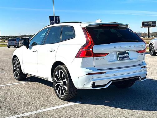 2023 Volvo XC60 B5 Plus Dark Theme