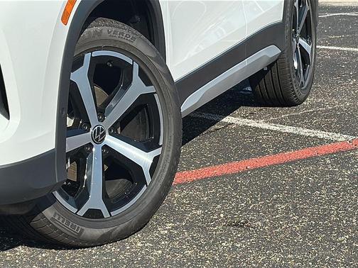 2025 Volkswagen Tiguan 2.0T SE