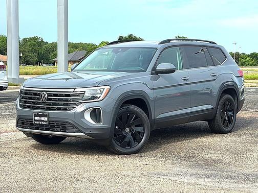 Pure Gray 2026 Volkswagen Atlas 2.0T SE w/Technology