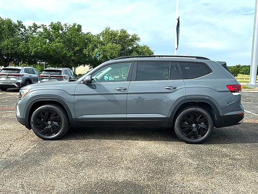Pure Gray 2026 Volkswagen Atlas 2.0T SE w/Technology