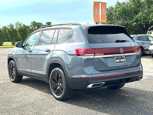 Pure Gray 2026 Volkswagen Atlas 2.0T SE w/Technology