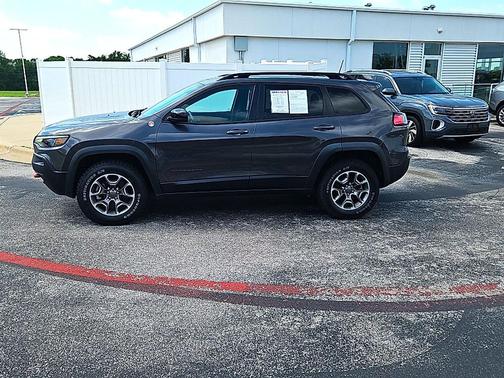 Granite Crystal Metallic Clearcoat 2022 Jeep Cherokee Trailhawk