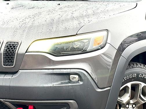 Granite Crystal Metallic Clearcoat 2022 Jeep Cherokee Trailhawk
