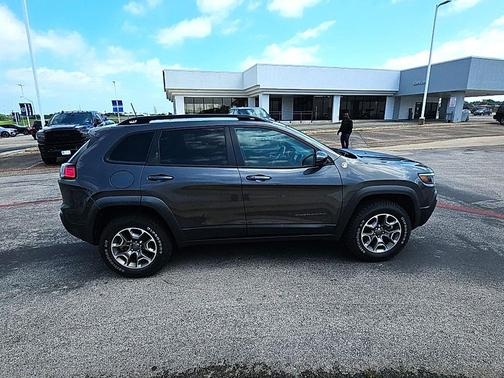 Granite Crystal Metallic Clearcoat 2022 Jeep Cherokee Trailhawk