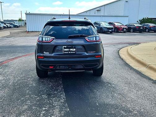 Granite Crystal Metallic Clearcoat 2022 Jeep Cherokee Trailhawk
