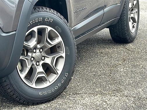 Granite Crystal Metallic Clearcoat 2022 Jeep Cherokee Trailhawk