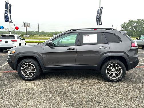 Granite Crystal Metallic Clearcoat 2022 Jeep Cherokee Trailhawk