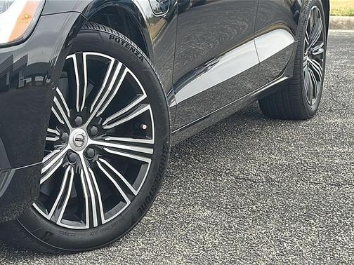 2022 Volvo S60 Recharge Plug-In Hybrid T8 Inscription