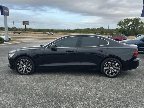 2022 Volvo S60 Recharge Plug-In Hybrid T8 Inscription